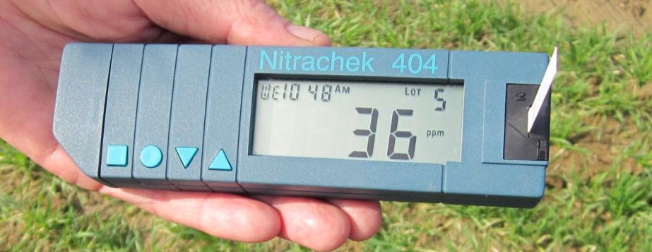 Talni nitratni test Nitratni dušik je dober pokazatelj preskrbe z dušikom, ko so tla topla (maja in junija) in sta mineralizacija ter nitrifikacija intenzivni.
