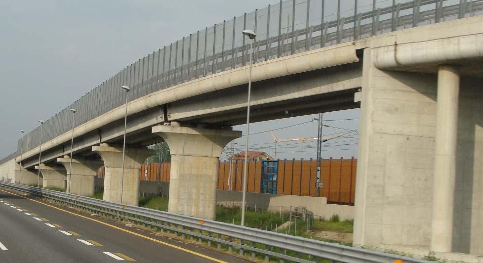 Stran 4 Posebnosti pri analizi integralnih mostov 2.1.2 Gredne konstrukcije in plošče Gredni betonski mostovi so najpogostejši.