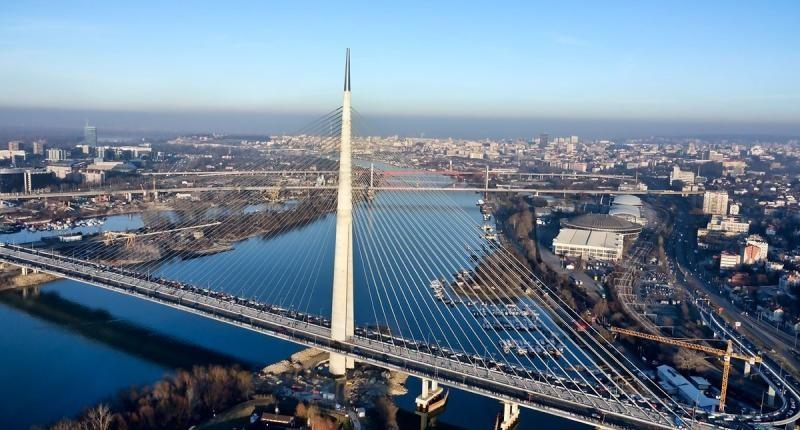 Posebnosti pri analizi integralnih mostov Stran 7 Slika 2.9: Most čez Savo v Beogradu (Ponting d.o.o., 2011