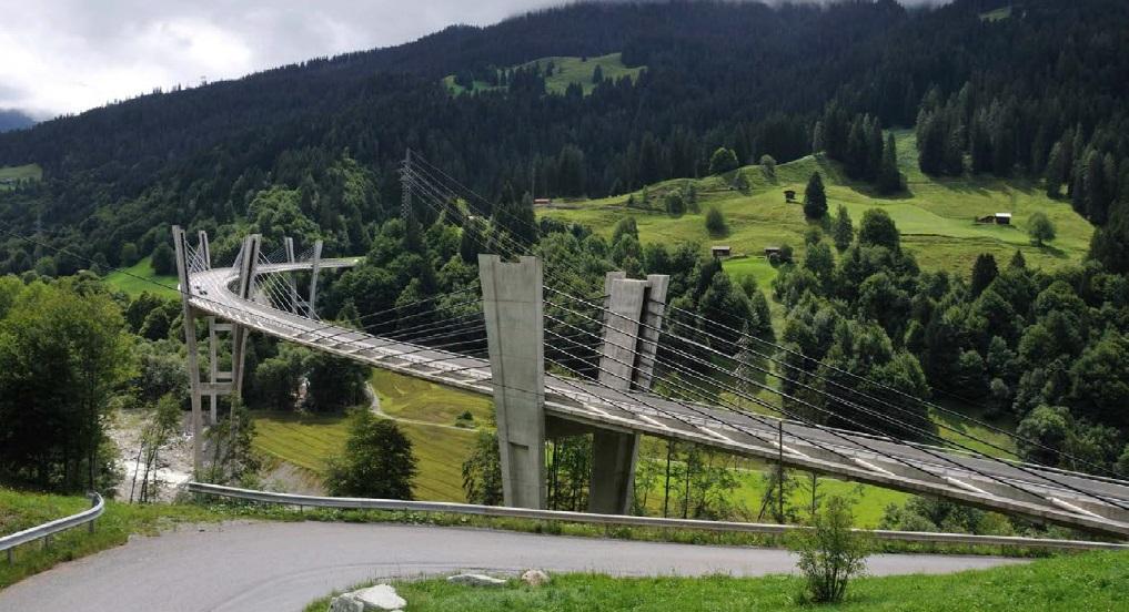 Stran 18 Posebnosti pri analizi integralnih mostov Lep primer zakrivljenega integralnega mostu je most Sunniberg v Švici (slika 3.11), ki dosega rekordno dolžino 526 m med integralnimi mostovi.