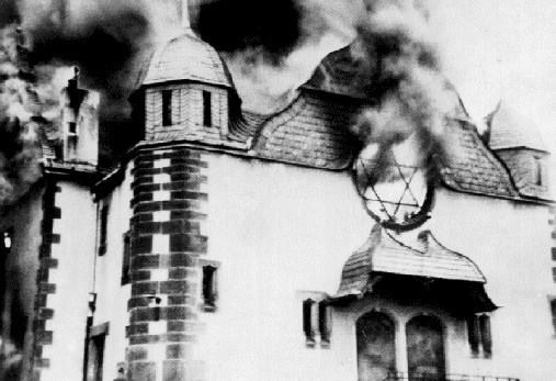 Novembra 1938 je prišlo do kristale noči, ko so požgali sinagoge, izropali judovska podjetja in 30 tisoč moških poslali v koncentracijska taborišča.