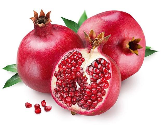 2 Teoretični del 2.1 Granatno jabolko Granatno jabolko je sadež značilne rdeče barve. Uvrščamo ga v družino granatovk. Sadež prihaja iz Zahodne Azije, uspeva predvsem v Sredozemlju.