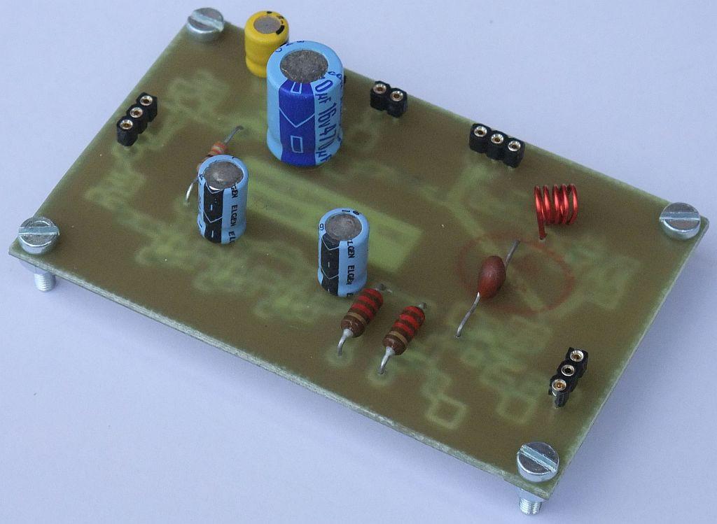Tuljavo lokalnega oscilatorja 70nH izdelamo sami iz lakirane bakrene žice premera 0.7mm (CuL0.7). Ta tuljava ima 5 ovojev z notranjim premerom 4mm.