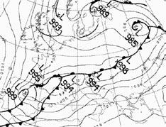 Slika 3. Figure 3. Sinoptična karta 5. marca ob 1: za večji del Evrope. Tanke krivulje predstavljajo izobare, debelejše pa vremenske fronte. (vir: Met Office, http://www.wetterzentrale.