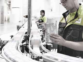 EUR sta bila uvedena v pogon dva najmodernejša stroja za izdelavo papirja in nove pretvorne linije za navite in zlagane izdelke.