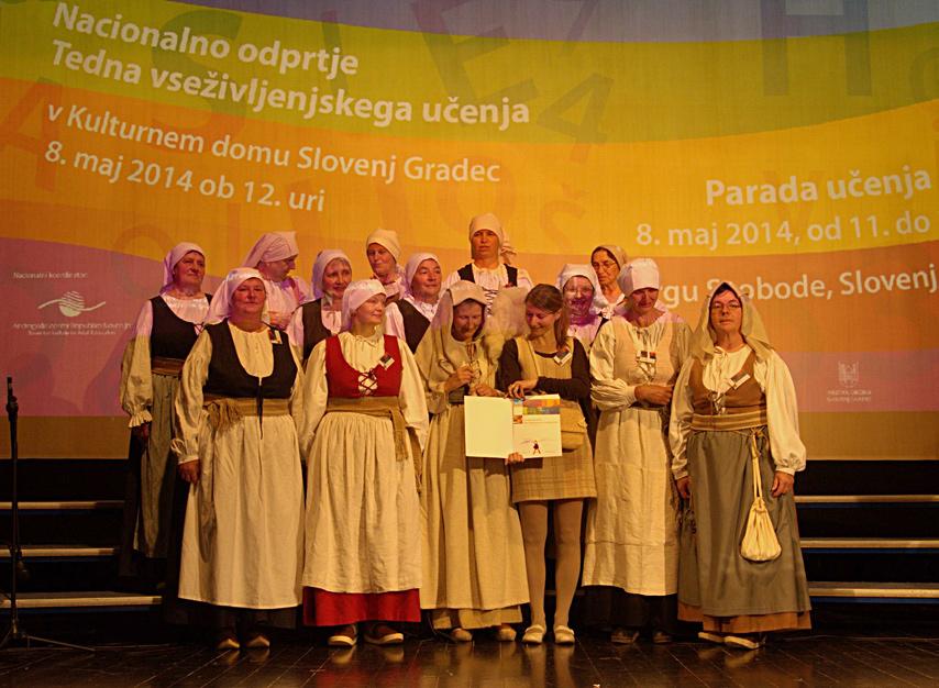 Ambasadorji učenja Udeleženke tolminskega študijskega krožka prejele priznanje Andragoškega centra Slovenije Andragoški center Slovenije je maja na nacionalnem odprtju Tedna vseživljenjskega učenja v