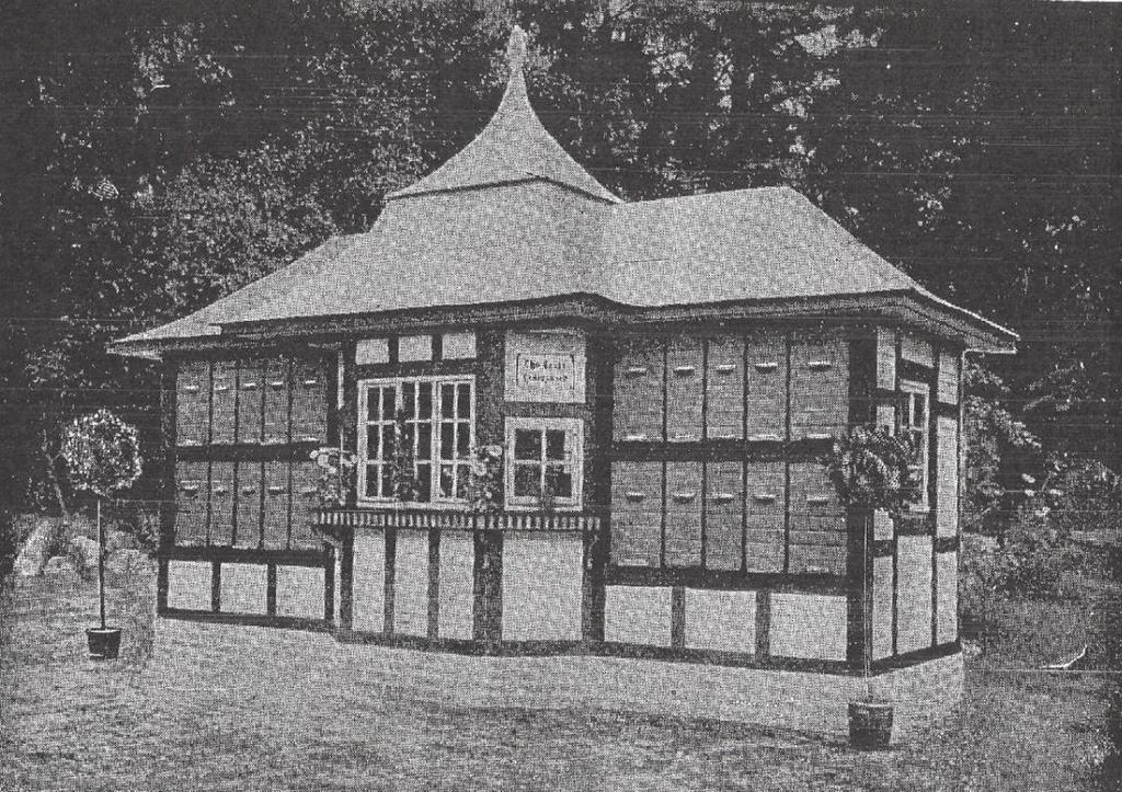 Na podlagi le-te je bil izdelan načrt, po katerem je mizar Jože Kenda leta 1925 izdelal čebelnjak in z delom pridobil