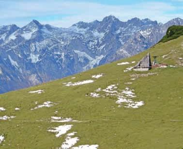 15 Zanimivosti, zahvale V visokogorju je že zima Bojan Pollak V prvi polovici oktobra smo imeli "babje poletje", zato so bile razmere v planinah še skoraj poletne.