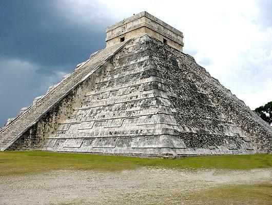 Yucatan več kot 20 mest propadanje: spori med posameznimi mesti, Špansko osvajanje, vojna z Azteki Azteška država na