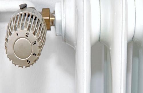 Termostatski ventili in termostatske glave Termostatski ventil na priključku radiatorja je pomemben dejavnik pri kontroli temperature zraka v prostoru.