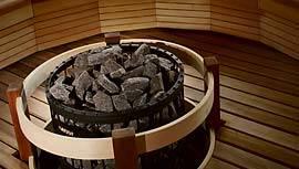 Velika količina kamenja v peči segreje tudi še tako veliko savno. Odprta oblika peči omogoča enostavno in hitro polivanje vode po kamenju.