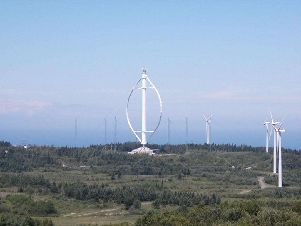 VRSTE VETRNIC: Vetrne turbine z vertikalno osjo: Vetrne turbine z vertikalno osjo imajo glavno gred rotorja postavljeno pokončno.