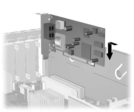 Nadgradnje strojne opreme 7. Razširitveno kartico vstavite pod zaklep pokrova razširitvenega mesta, nato pa jo potisnite v razširitveno mesto na sistemski plošči.