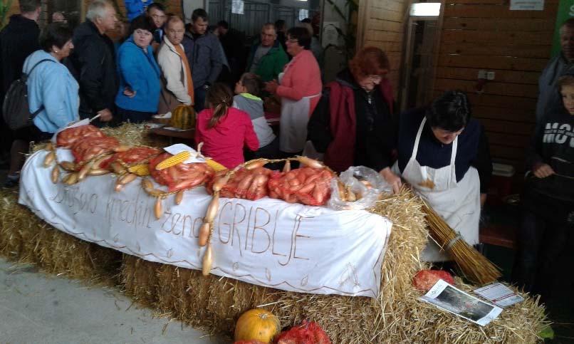 udeležili. Društvo kmečkih žena Griblje je predstavilo slovensko avtohtono sorto čebule - belokranjko oz. gribeljski žbul.