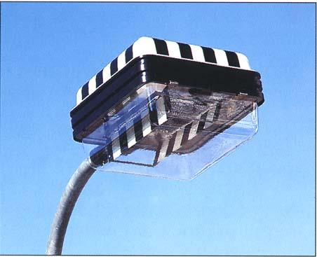 Prepovedane so tudi svetilke za prehode za pešce v izvedbi, ki je prikazana na spodnji sliki, čeprav so svetilke zelo kvalitetne in bistveno prispevajo k varnosti na prehodih