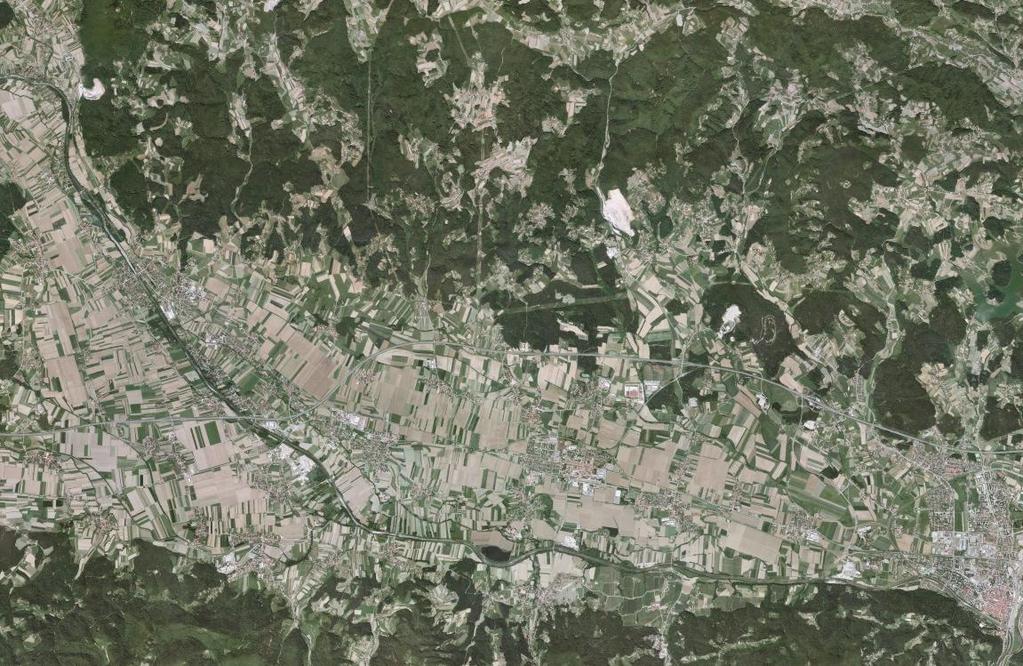 2 Lega in omejitev proučevanega območja Pri raziskovalni nalogi sem se osredotočila na občini Braslovče in Ţalec, ker obsegata največji deleţ hmeljarskih površin v Sloveniji.