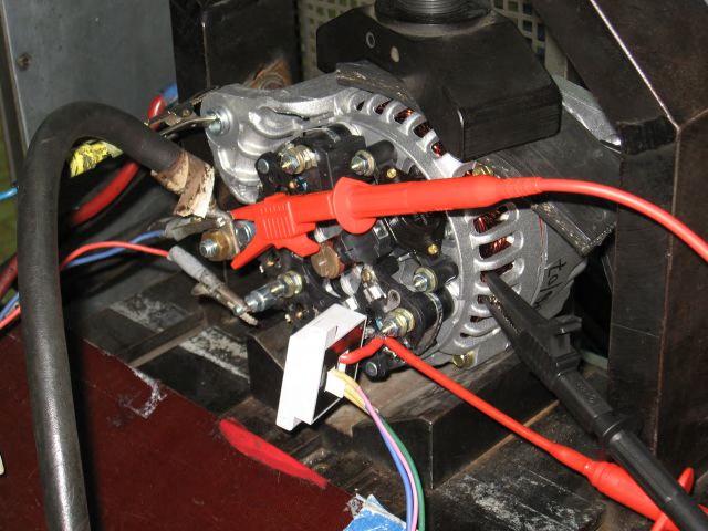 Uvedba novega tipa močnostnih diod v usmerniško vezje avtomobilskega alternatorja 44 Slika 6.