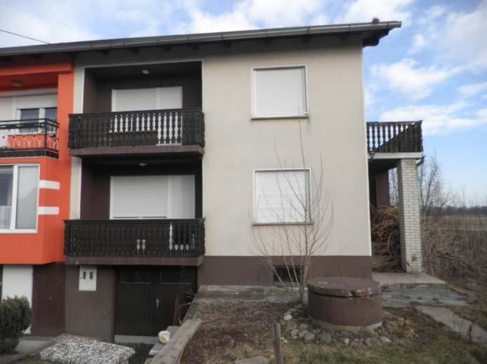 3 Starše 12a V Staršah 12a je JMSS Maribor kupil polovico hiše, zgrajene kot dvojček, in v letu 2017 pridobil koncept idejne zasnove, po katerem je v odkupljenem delu objekta možna izgradnja štirih