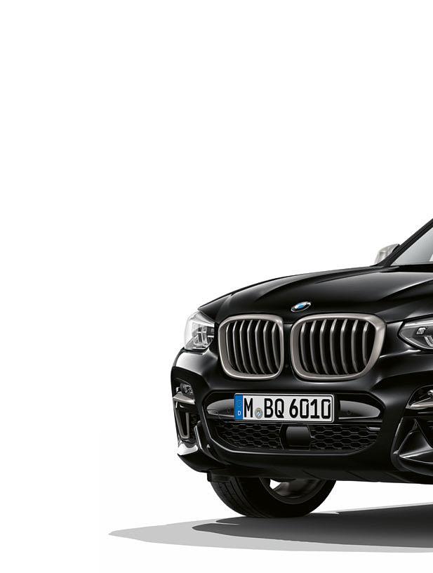 BMW X3 M40i IN BMW X3 M40d. Oprema 28 29 Posebne oblikovne značilnosti poudarjajo izjemen potencial vozne dinamike BMW X3 M40i in BMW X3 M40d tako znotraj kot zunaj.