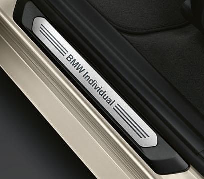 zlatim odtenkom ter tako poudarjajo elegantno silhueto vozila  Ekskluzivna 21-palčna BMW Individual lita alu.