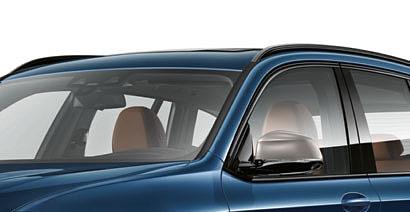 Novi BMW X3 s paketom M Sport v nekovinski barvi Alpine White in z dodatno razpoložljivimi 2 " M litimi