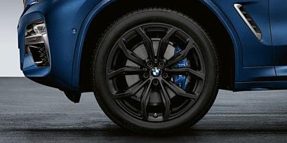 velikost spredaj 8 J x 2 s pnevmatikami 245/45 R2 in zadaj 9,5 J x 2 s pnevmatikami 275/4 R2. 21-palčna BMW M lita alu.