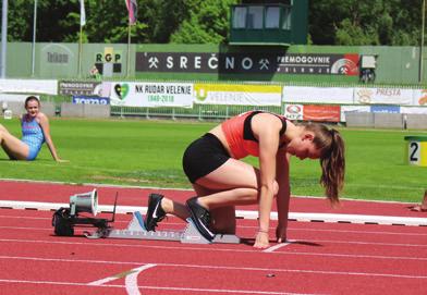 Za slovensko reprezentanco je nastopila na četveroboju reprezentanc na Ptuju, kjer je bila 6. v teku na 400 m.