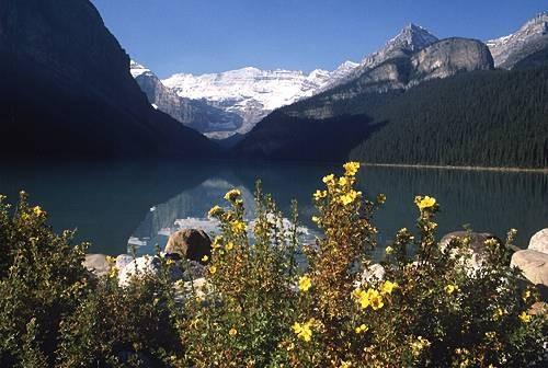 Slika 20: Veliko nižavje 10.5. Kanadske kordiliere Kanadske kordiliere zavzemajo gorovje zahodno od Velikega nižavja, ki se razprostira na zahodu od ameriške meje so Aljaske.