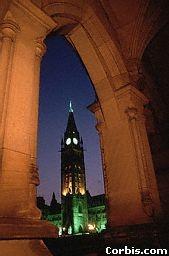 Znan je Kanadski parlament na parlamentnem griču, kjer se odločajo o osnovnih zadevah