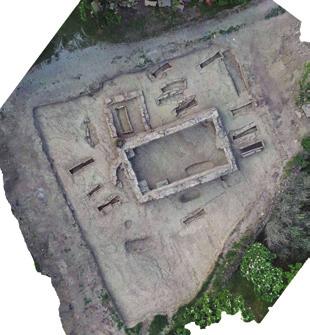 Še en grob je bil odkrit že s predhodnimi raziskavami CPA ZVKDS. V sedmih grobovih je bil pokopan en pokojnik, v šestih grobovih pa sta bila pokopana po dva posameznika.