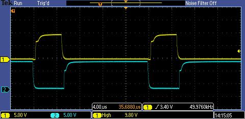 Končno delovanje z uporabo kondenzatorjev prikazuje slika (5.3). V naslednjem koraku pa smo preverili delovanje dvosmernega pretvornika, in sicer v dveh korakih.