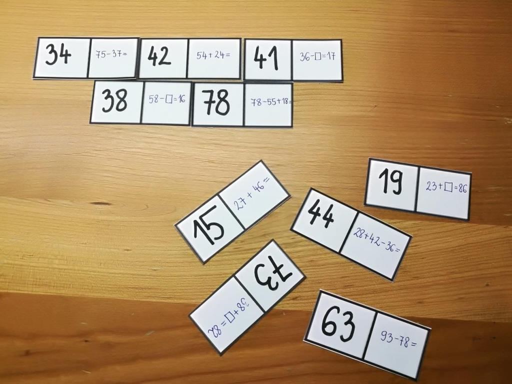 DOMINE Cilja didaktične igre: učenci seštevajo in odštevajo v množici naravnih števil do 100; poiščejo manjkajoče število a +/ = b, +/ a = b v množici naravnih števil do 100.