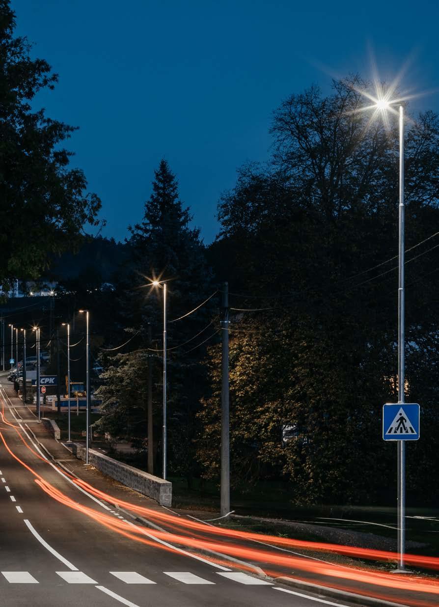 S LUM S LUM je naša vodilna energetsko učinkovita svetilka LED za ulično razsvetljavo, zasnovana brez vijakov. Z njo boste lahko občutno znižali stroške energije in vzdrževanja.