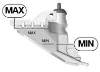 Zahtevan nivo hladilne tekočine med oznakama MIN in MAX na izenačevalni posodi (pri mrzlem motorju) Če pade nivo hladilne tekočine pod dovoljeno raven: Okvaro mora čim prej odpraviti specializirana