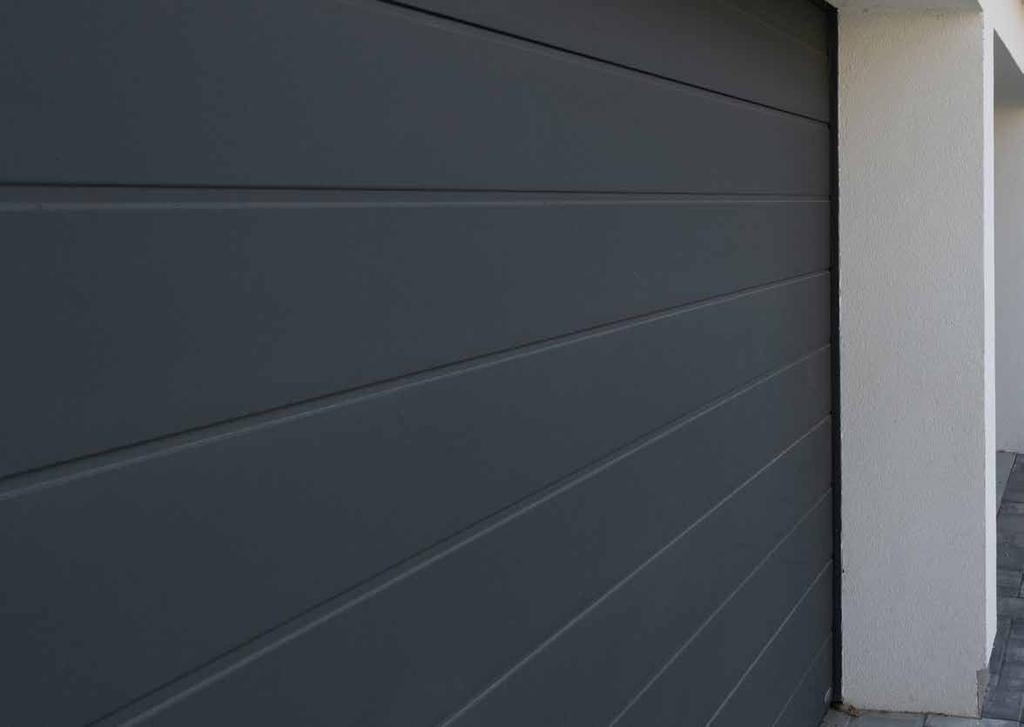 garažn GARAŽNA VRATA 5Pri Arcontu vam nudimo garažna vrata, ki jih odlikujejo materiali visoke kakovosti, kar največja varnost, vrhunska izvedba ter prilagoditev vašim