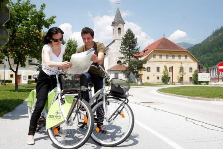 Sistem JeseNICE bikes, ki je del čezmejnega evropskega projekta, je namenjen uporabnikom, ki so starejši od 14 let, za njegovo uporabo pa je treba izpolniti prijavnico z izjavo.
