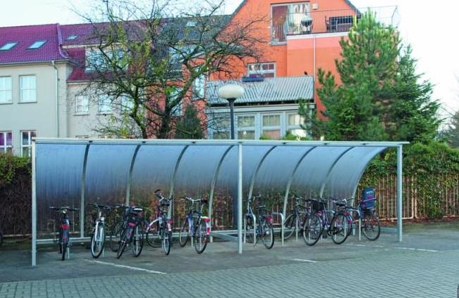 Normativ za širino parkirnega mesta je določen na podlagi širine kolesa, ki je cca. 60 70 cm plus stranski prostor za dostop kolesarja za priklenitev kolesa.
