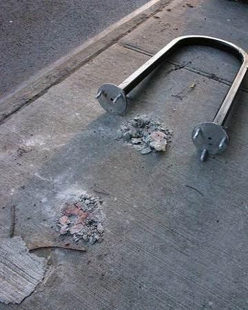 DeadPedal NY) Slika 107: Poškodbe kolesarskih