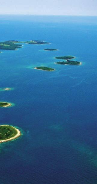 Brijuni Specifični zgodovinski pogoji so omogočili, da se na Brionih, skupini 14 otokov, ki imajo od leta 1983 status nacionalnega parka, realizira največji arheološki park v Istri.