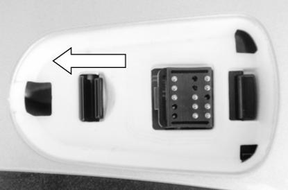 SL Preden boste slušalko vstavili v pripravljeno ohišje na polistirenskem nastavku lične blazinice, na nastavek nalepite Velcro nalepko z ježkom (desna stran).