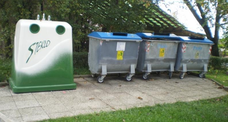 nevarnih odpadkov nastalih v gospodinjstvih, ki jo je za javno podjetje izvedel pooblaščeni zbiralec nevarnih odpadkov podjetje Kemis d.o.o. Zbiralnica za odpadno stekleno in papirno embalažo Odvoz kosovnih odpadkov je javno podjetje v letu 2012 izvajalo po sistemu predhodnjega naročanja.