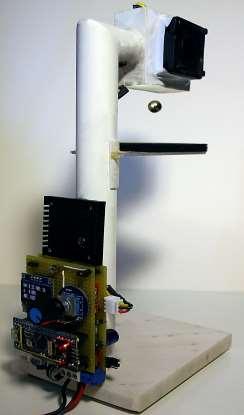 7 Prikaz naprave in opis delovanja Slika 7.1 prikazuje izdelano napravo za magnetno levitacijo trajnega magneta.