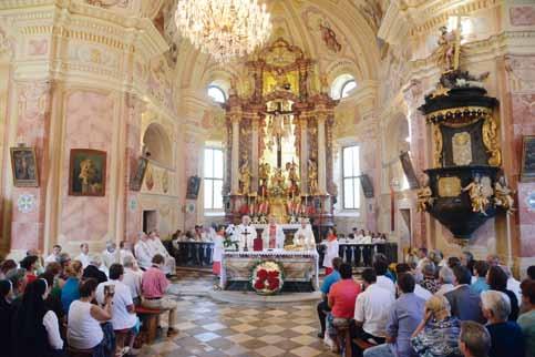 Der slowenische Kirchenchor Bleiburg unter der Leitung von Spela Mastek mit Andrej Feinig an der Orgel gestaltete den Festgottesdienst musikalisch.