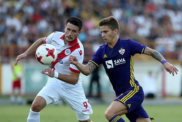 Nogometaši sezono pričeli z dvojno zmago Mariborski nogometaši so novo sezono pričeli z zelo pomembno zmago na gostovanju v Mostarju.