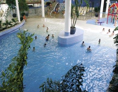 V Svetu doživetij se razprostira kar 7 bazenov: 2 masažna in 2 otroška bazena, bazen z valovi, bazen doživetij in zunanji rekreacijski bazen.
