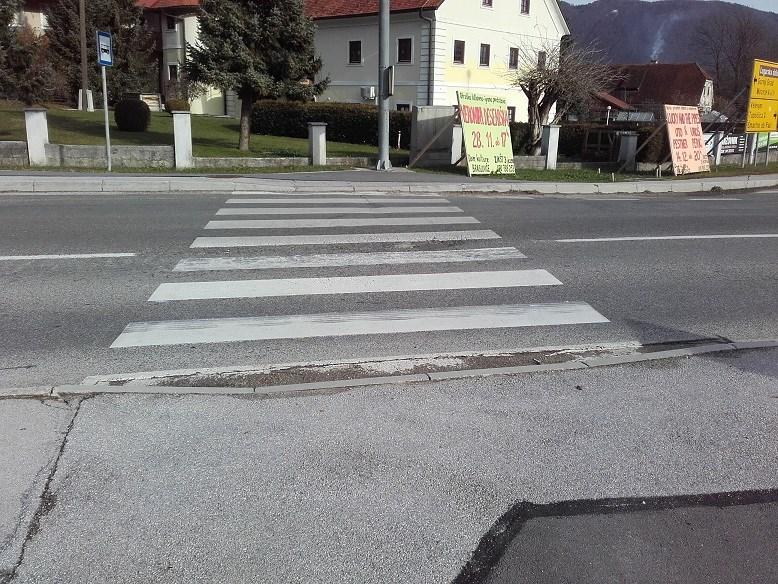 Talna označba prehod za pešce v Letušu Nevarno križišče in parkirišče v Trnavi Na roditeljskem sestanku so ponovno prosili, da jim tudi zavod oz.