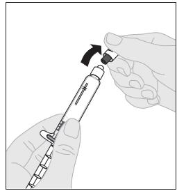 Nosilec za bat brizge (C) nataknite na injekcijsko brizgo z vehiklom tako, da vstavite konico nosilca v odprtino bata injekcijske brizge.