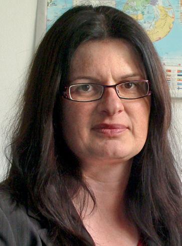Avtorji Maja Garb Doc. dr. Maja Garb je doktorica znanosti s področja obramboslovja, zaposlena je kot visokošolska učiteljica in raziskovalka na Fakulteti za družbene vede Univerze v Ljubljani.