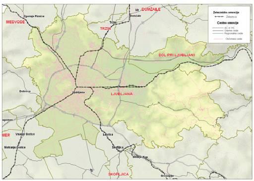 Slika 37: Cestna in železniška infrastruktura na širšem območju Ljubljane Vir:(Omega consult, 2009) Leta 2009 je bila dolžina kolesarskih stez v MOL 130 km, v širši regiji (LUR) pa je trenutno