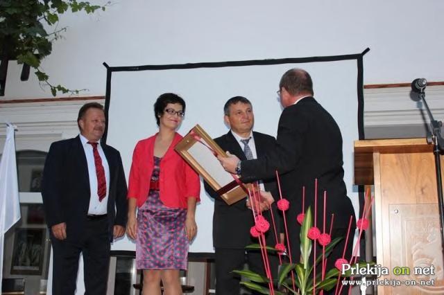 Odlikovanje Obrtnik leta 2011 prejel Robert Krajnc V sklopu 55. občinskega praznika Občine Ljutomer v avgustu, je v atriju Mestne hiše v Ljutomeru potekala tudi prireditev Obrtnik leta 2011.